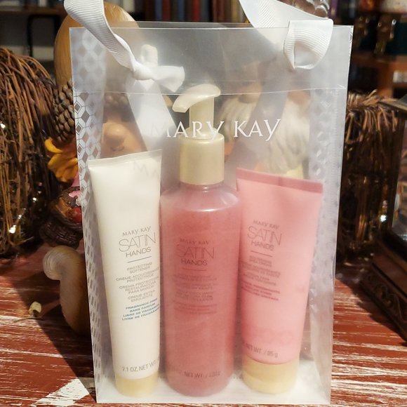 Mary Kay Other - Blissful Pomegranate Satin Hands Set - Limited Edition - Mary Kay